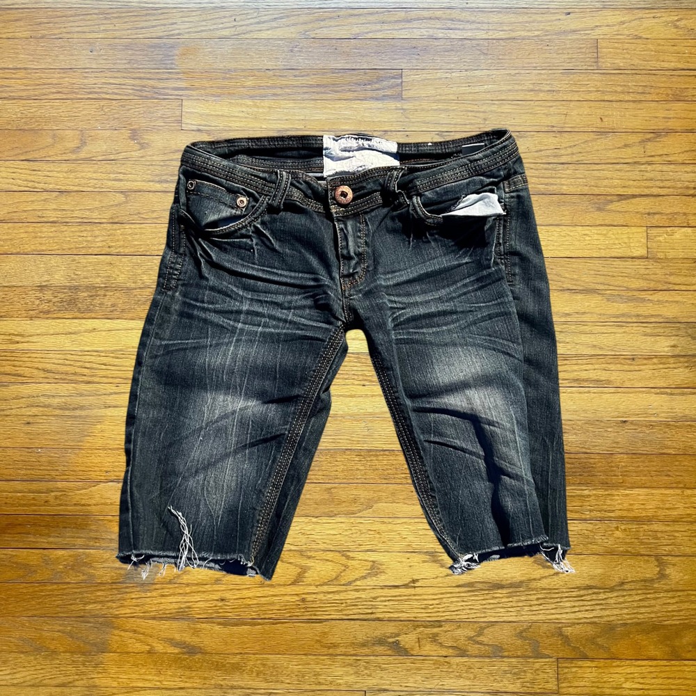 Dollhouse Womens Dark Wash Raw Hem Bermuda Denim Shorts Size 9 Low Rise